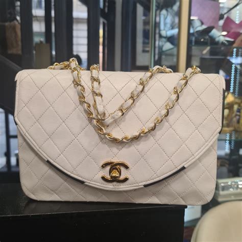 sac a main chanel blanc|second hand Chanel vanity bags.